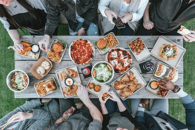 Waar voldoet een hoogwaardige lunch aan?