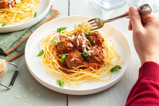 Spaghetti met gehaktballetjes in tomatensaus